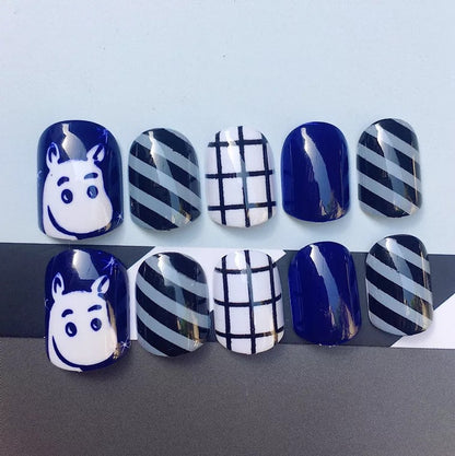 Künstlerisches Press-On-Nagelset mit einzigartigen Mustern