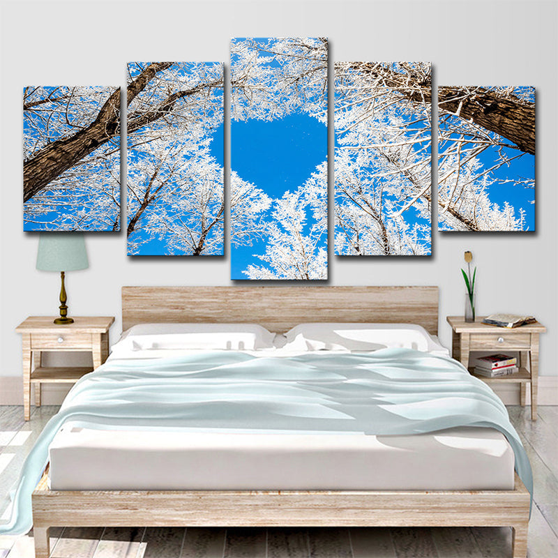 Brehn | Nordic Winterscape Wandkunst Dekor Blauer Herzförmiger Baumzweig Leinwanddruck für das Schlafzimmer