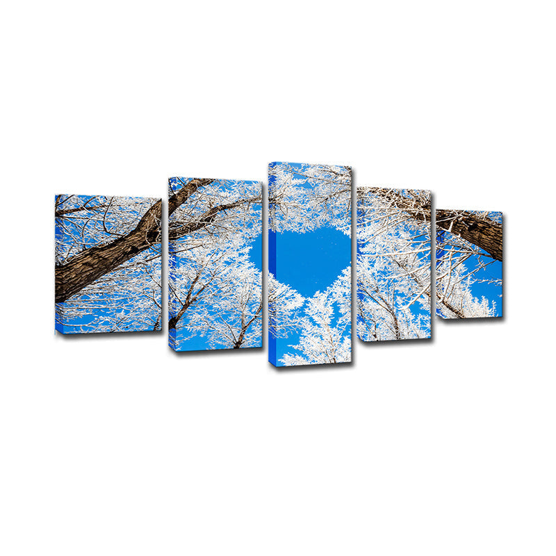 Brehn | Nordic Winterscape Wandkunst Dekor Blauer Herzförmiger Baumzweig Leinwanddruck für das Schlafzimmer