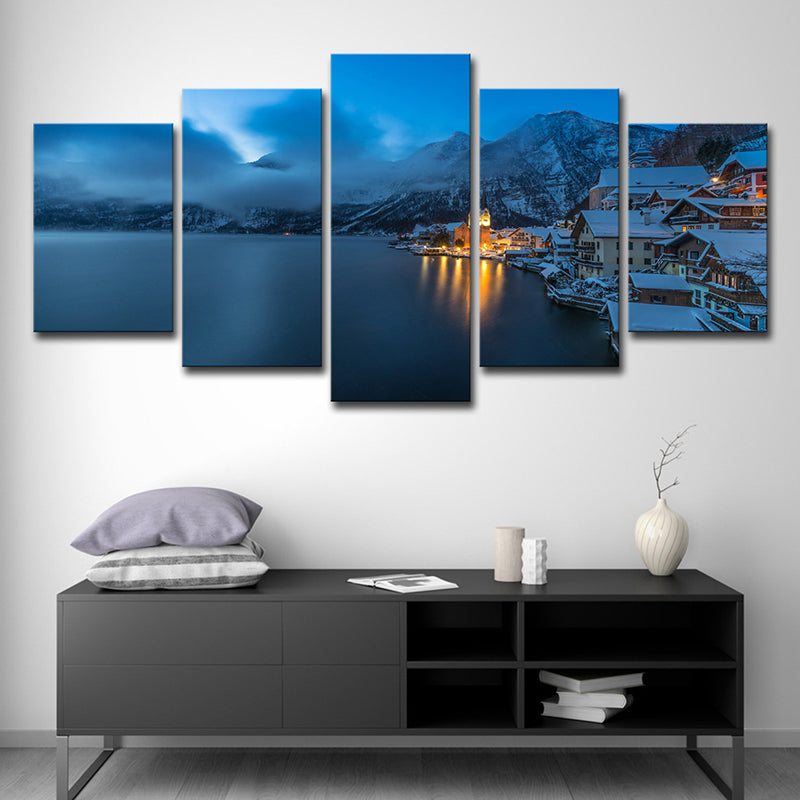 Brehn | Leinwand Mehrteilige Wandkunst Modern Schnee bedeckte Berge Flussstadt Nachtansicht Wanddekoration in Dunkelblau