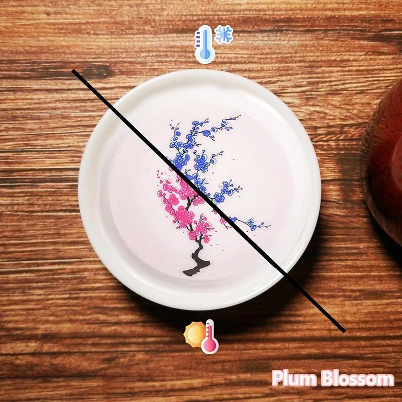 Magischer Sakura-Sakebecher mit Temperaturwechsel von kalt nach warm nach Farbe
