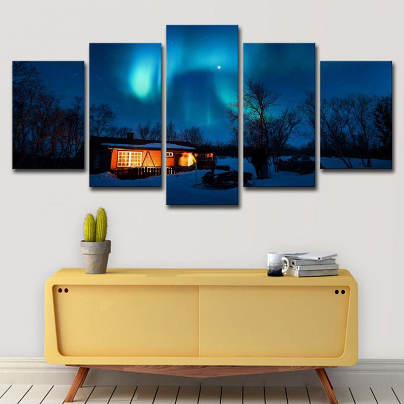 Brehn | Fotografie Moderne Wandkunst Decor met Nacht Cabine en Poollicht Landschap in Donkerblauw