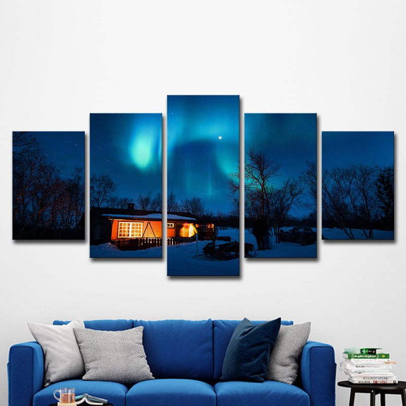 Brehn | Fotografie Moderne Wandkunst Decor met Nacht Cabine en Poollicht Landschap in Donkerblauw