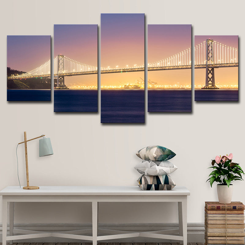 Brehn | Sea Bridge Nachtsicht Leinwandkunst Orange und Lila Zeitgenössische Wanddekoration für das Zuhause
