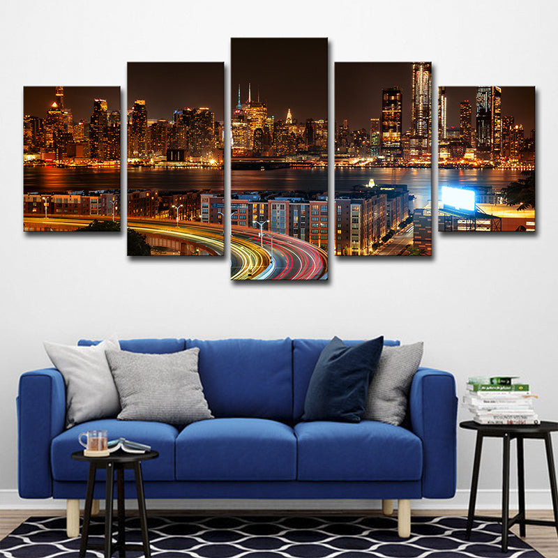 Brehn | Urbane Wanddekoration Braune New York City Nachtlandschaft Leinwand Wandkunst für Wohnzimmer