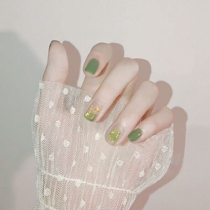 Künstlerische Press-On Nagelkunst Design