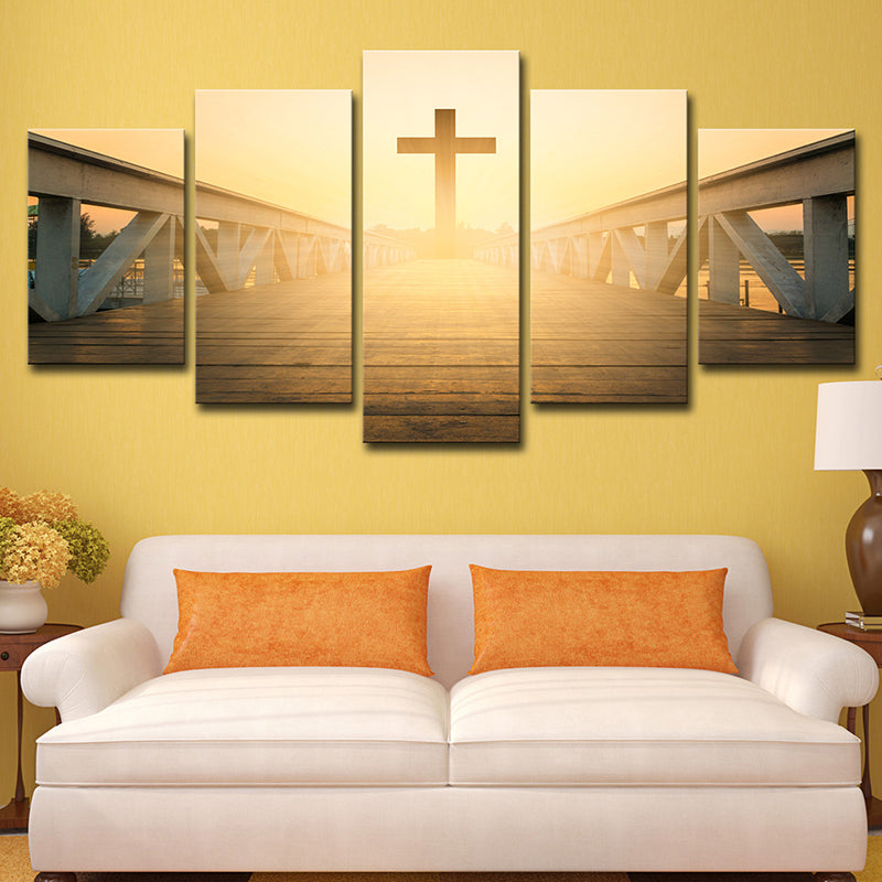 Brehn | Religiöse Wandkunst Moderne bezaubernde Brücke zum Kreuz bei Sonnenuntergang Leinwand in Gelb