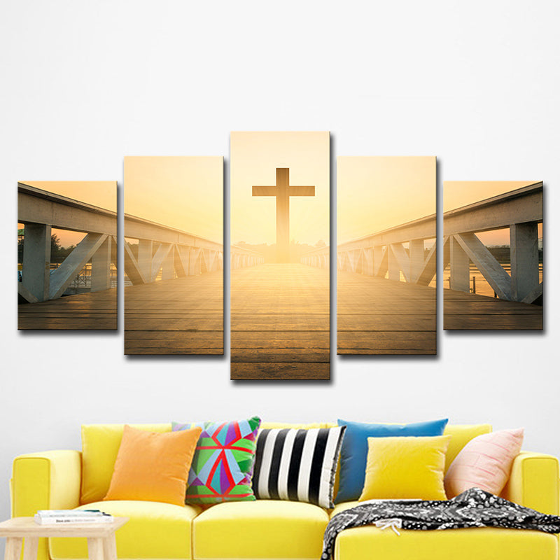 Brehn | Religiöse Wandkunst Moderne bezaubernde Brücke zum Kreuz bei Sonnenuntergang Leinwand in Gelb