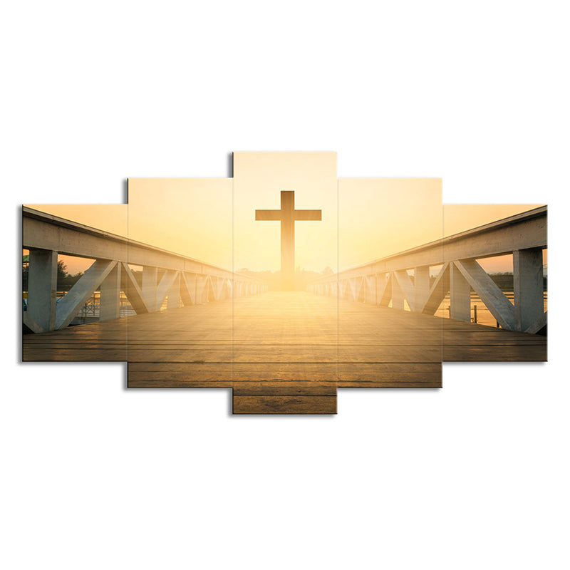 Brehn | Religiöse Wandkunst Moderne bezaubernde Brücke zum Kreuz bei Sonnenuntergang Leinwand in Gelb