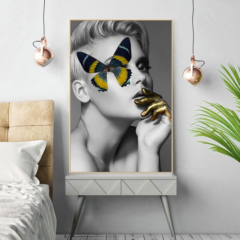 Brehn | Glam Wandkunst Grau-Gelb Frau mit Schmetterling über dem Auge Leinwand für Mädchen Schlafzimmer