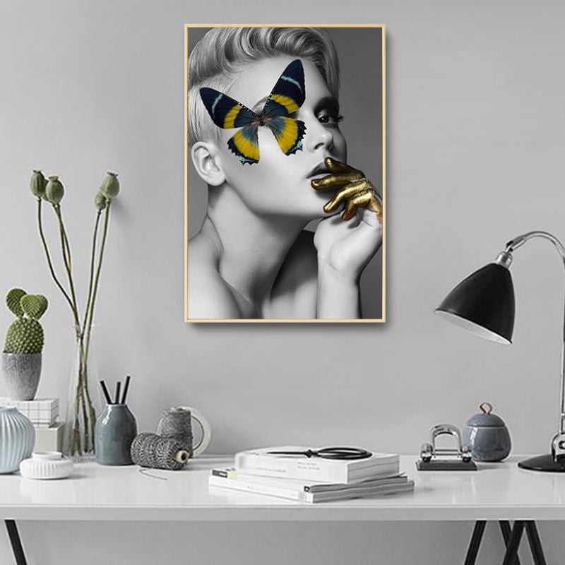 Brehn | Glam Wandkunst Grau-Gelb Frau mit Schmetterling über dem Auge Leinwand für Mädchen Schlafzimmer