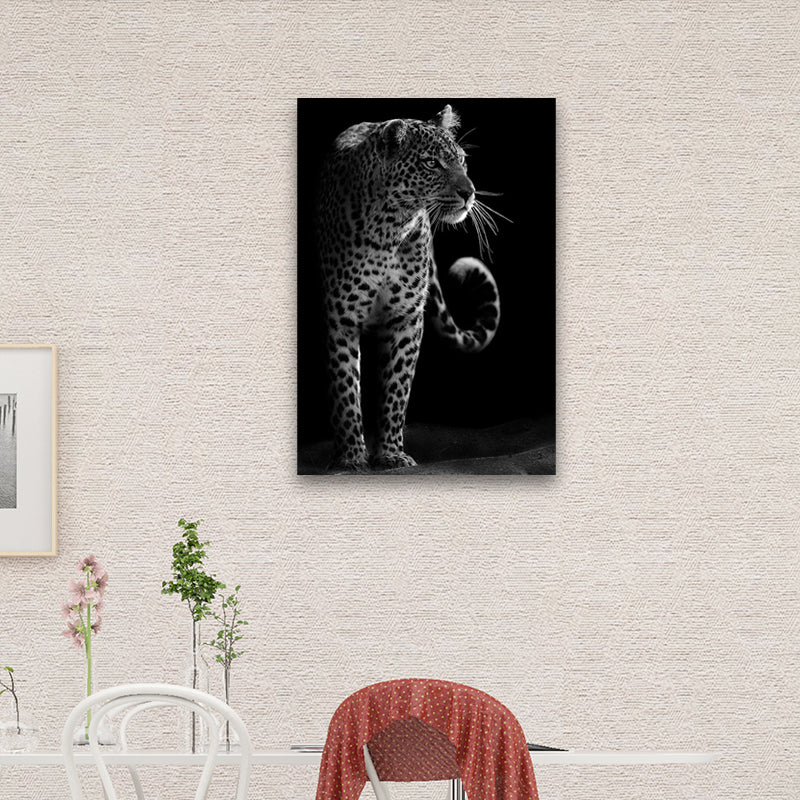 Brehn | Leopard Wanddekoration Zeitgenössische Leinwand Wandkunst in dunkler Farbe für das Wohnzimmer