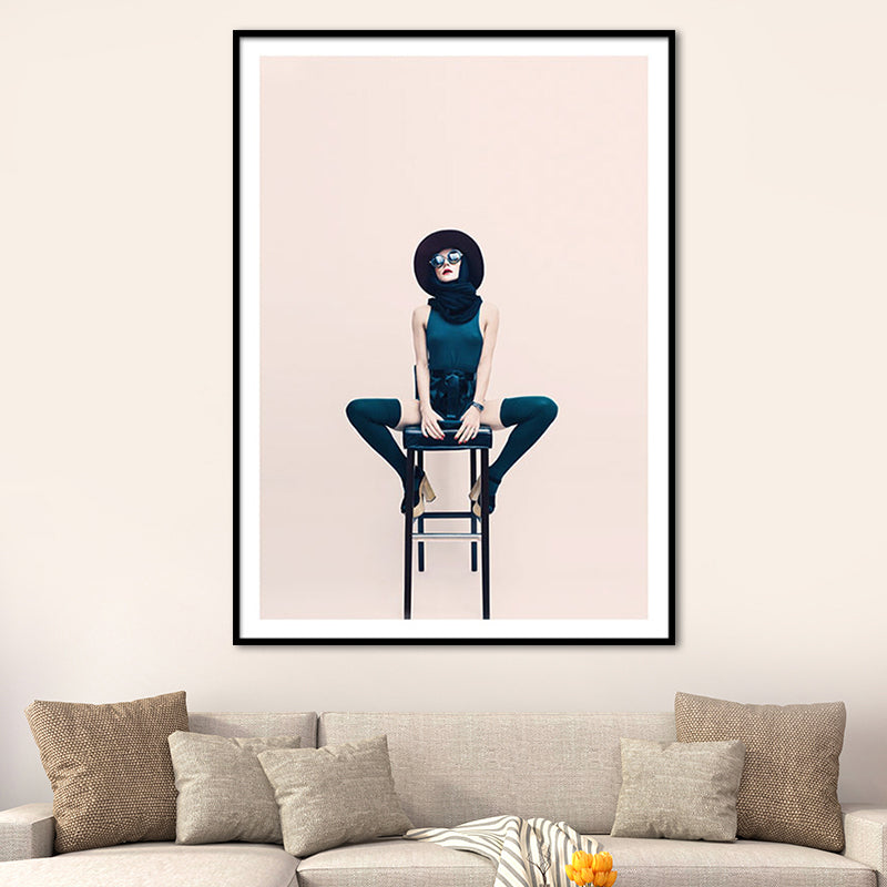 Brehn | Leinwand Pink Wandkunst Dekor Modernismus Dame sitzt auf Stuhl Eingewickelte Leinwand für großes Zimmer