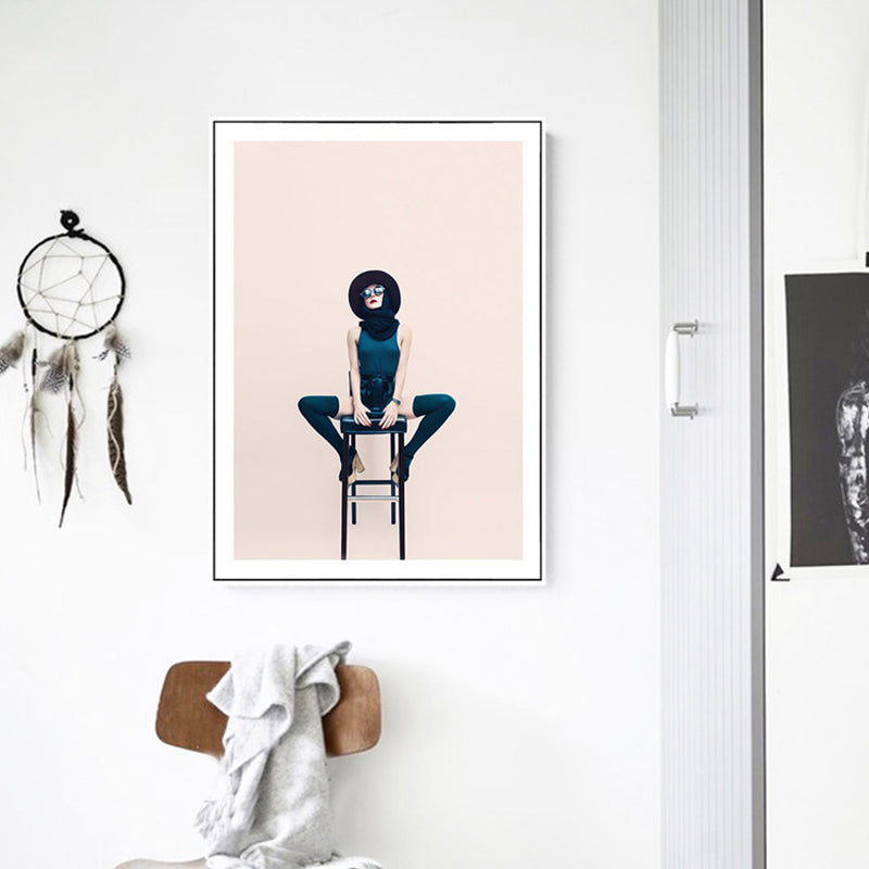 Brehn | Leinwand Pink Wandkunst Dekor Modernismus Dame sitzt auf Stuhl Eingewickelte Leinwand für großes Zimmer