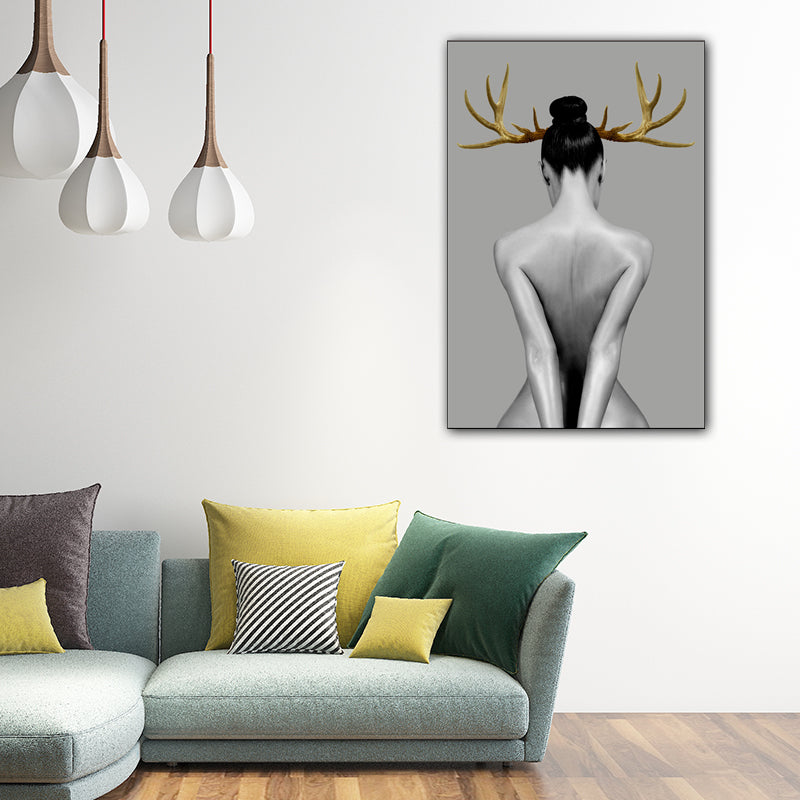 Brehn | Frau mit Geweih Wandkunst Texturiert Moderner Stil Esszimmer Leinwanddruck in Gold