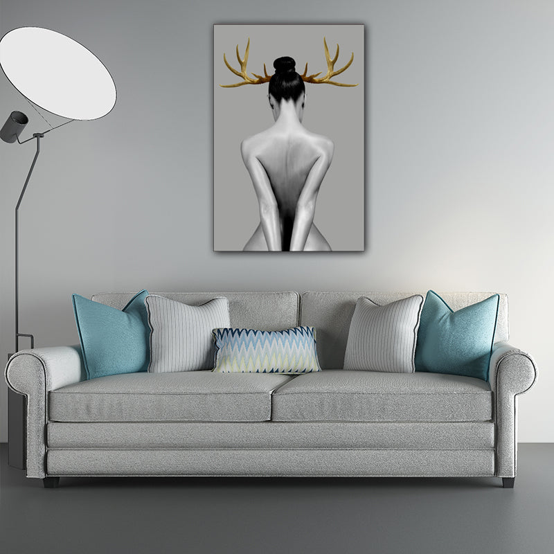 Brehn | Frau mit Geweih Wandkunst Texturiert Moderner Stil Esszimmer Leinwanddruck in Gold