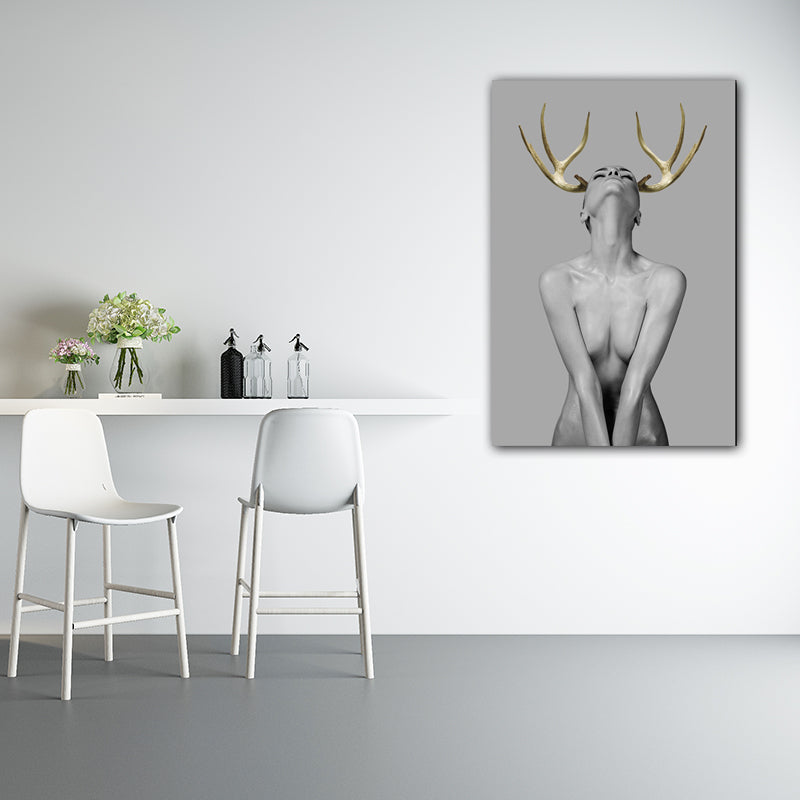 Brehn | Frau mit Geweih Wandkunst Texturiert Moderner Stil Esszimmer Leinwanddruck in Gold