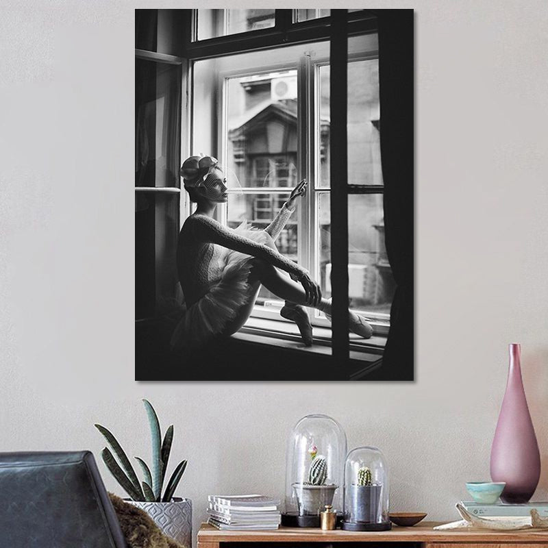 Brehn | Nostalgische Leinwand Wandkunst Graues Foto Balletttänzerin am Fenster Wanddekoration