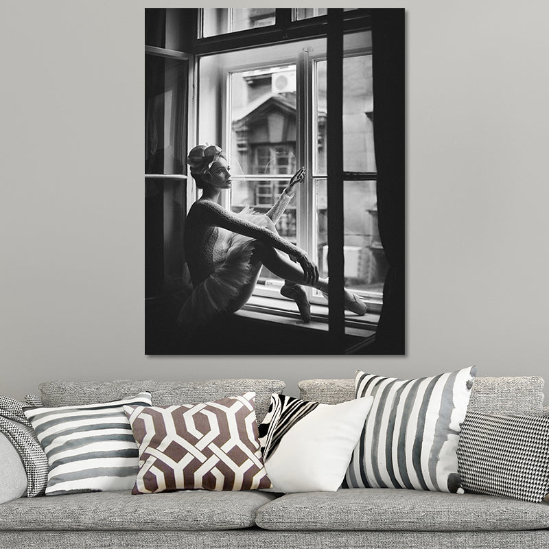 Brehn | Nostalgische Leinwand Wandkunst Graues Foto Balletttänzerin am Fenster Wanddekoration