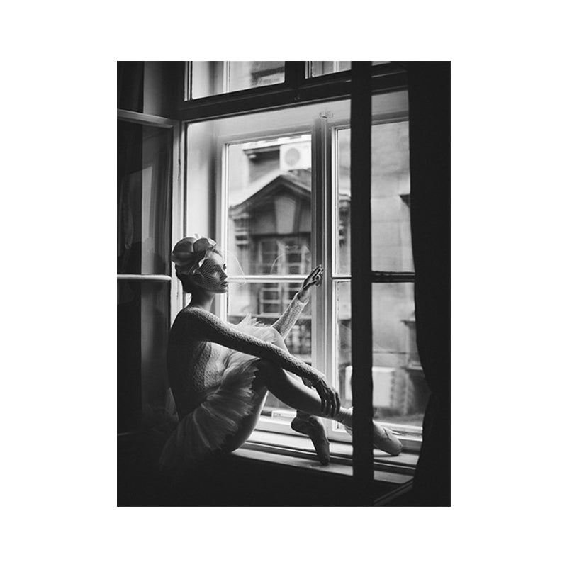 Brehn | Nostalgische Leinwand Wandkunst Graues Foto Balletttänzerin am Fenster Wanddekoration