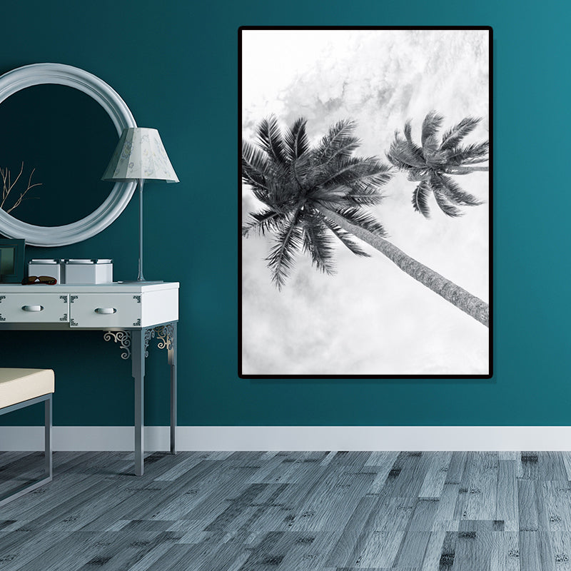 Brehn | Fotografie Tropix Wandkunst-Druck mit Blick nach oben auf eine Kokospalme in Grau für den Raum