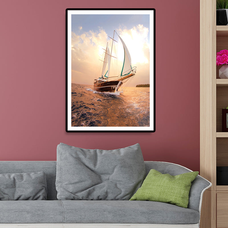 Brehn | Segelschiff Wandkunst Tropische atemberaubende Meereslandschaft Leinwanddruck in Gold für das Schlafzimmer