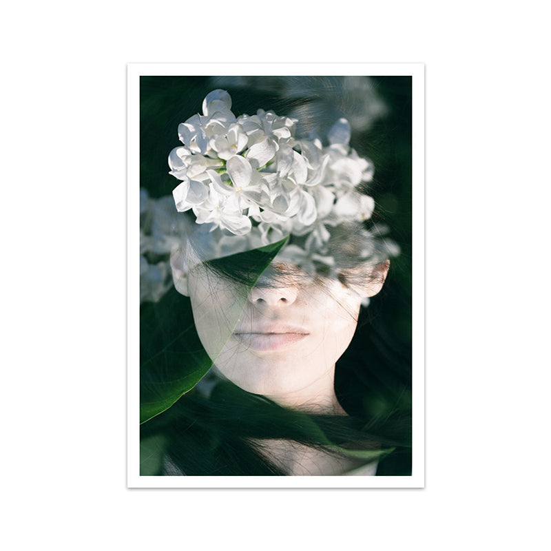 Brehn | Fotografie Frau und Blume Leinwandkunst für Mädchen Schlafzimmer, Weiß und Grün, Texturiert