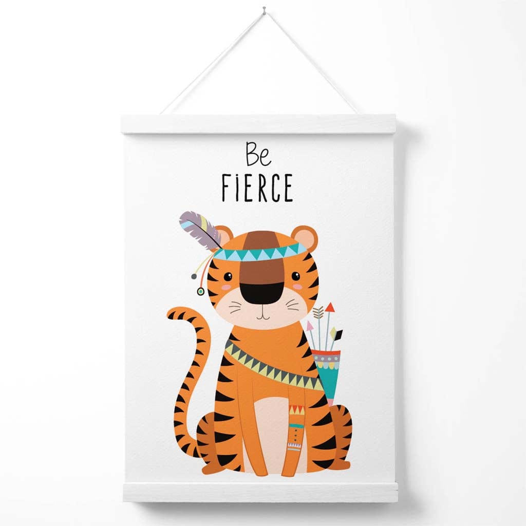 „Sei wild, Tiger“-Tribal-Tier-Zitat-Poster mit Aufhänger