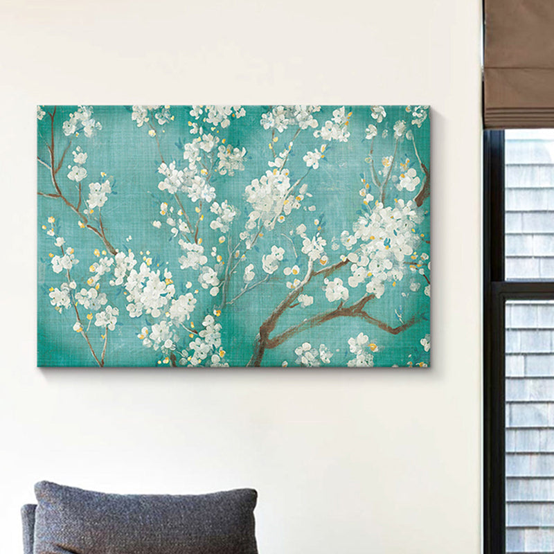 Brehn | Blühender Pflaumenbaum Wandkunst Traditionelles Leinwandgemälde in Weiß auf Blau für das Schlafzimmer