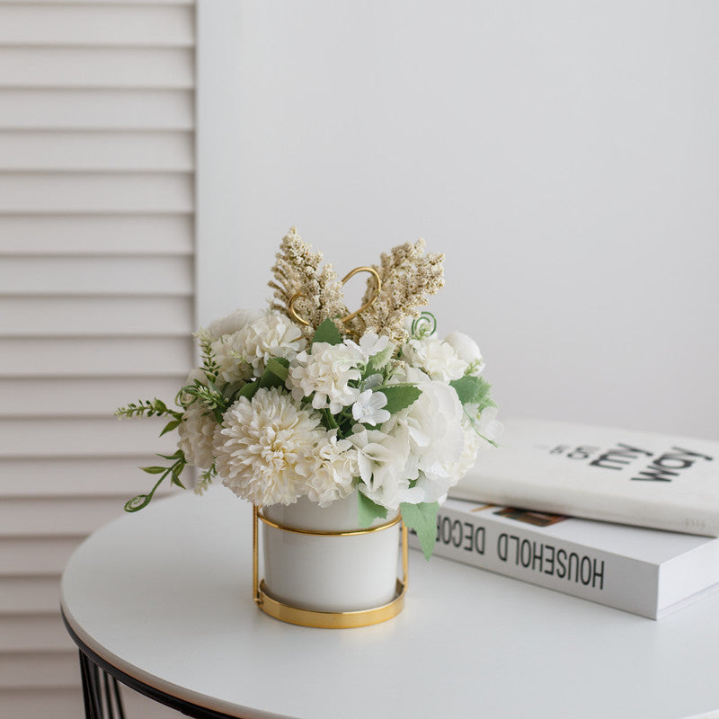 Elegante florale Tischarrangement  1790318257