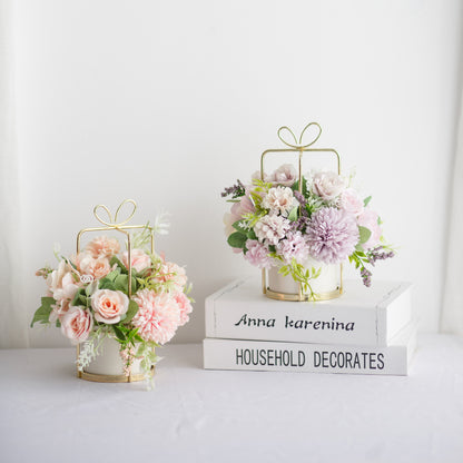 Elegante florale Tischarrangement  1790318257