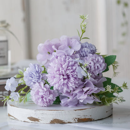 Lebensnahe Lavendel Blumenarrangement