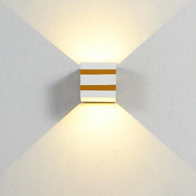 Minimalistische, quadratische LED-Wandleuchte aus Aluminium für den Außenbereich – wasserdicht und würfelförmig