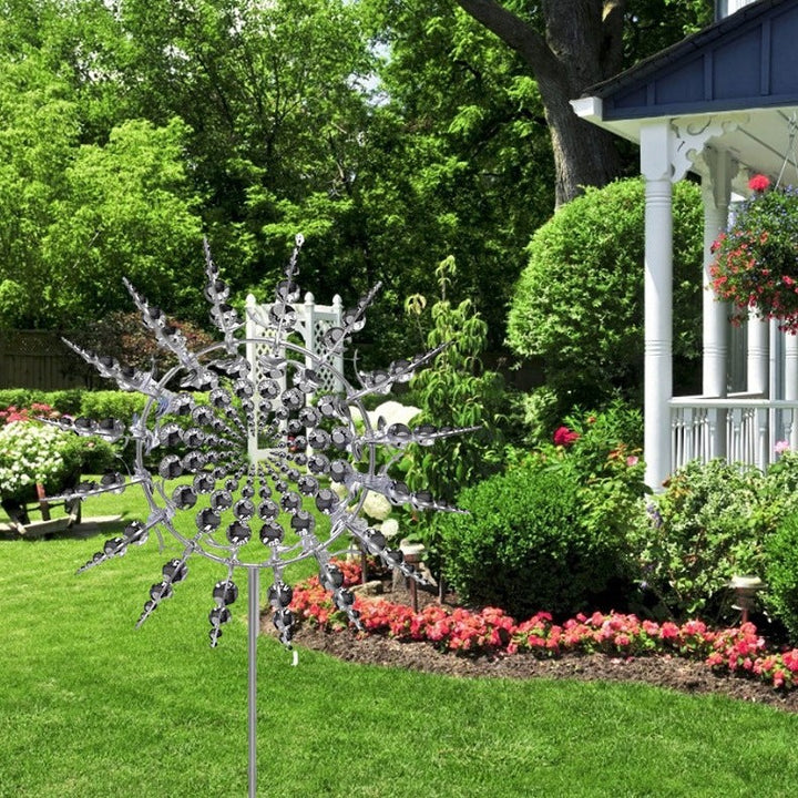 Garten-Windspiel-Skulptur aus silberfarbenem Metall