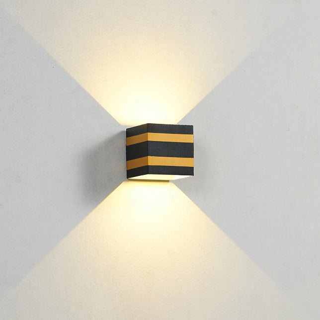 Minimalistische, quadratische LED-Wandleuchte aus Aluminium für den Außenbereich – wasserdicht und würfelförmig
