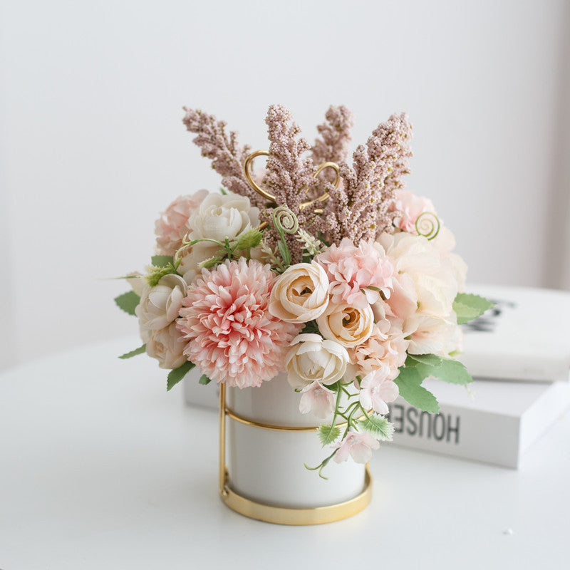 Elegante florale Tischarrangement  1790318257