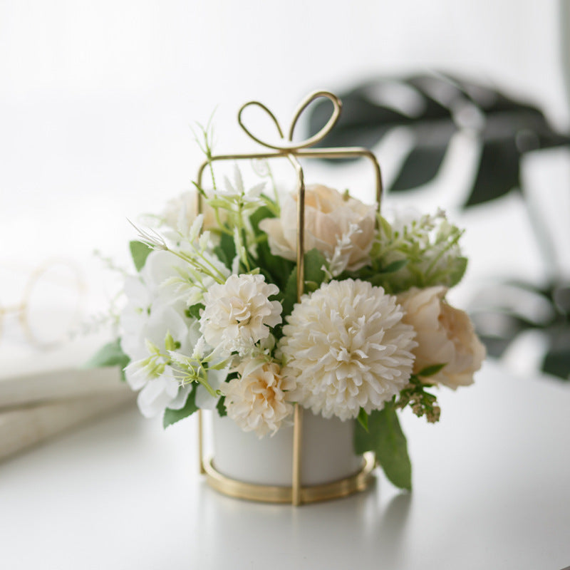 Elegante florale Tischarrangement  1790318257