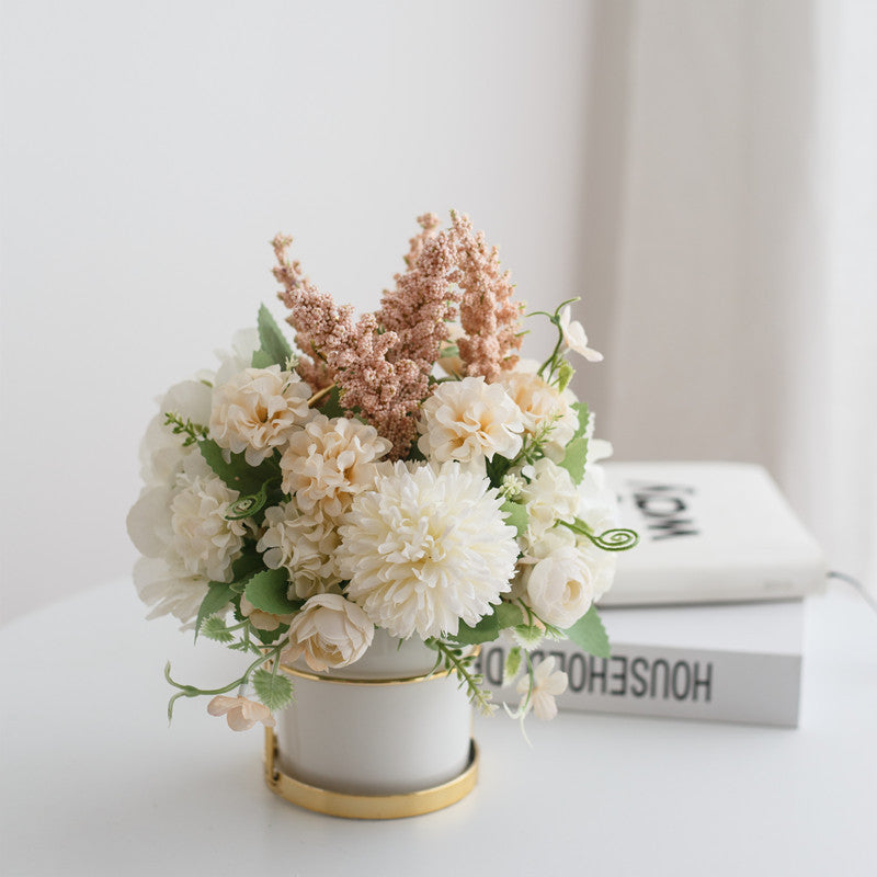 Elegante florale Tischarrangement  1790318257