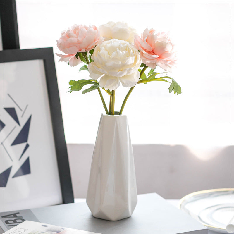 Elegante dekorative Kunstblumenstiel