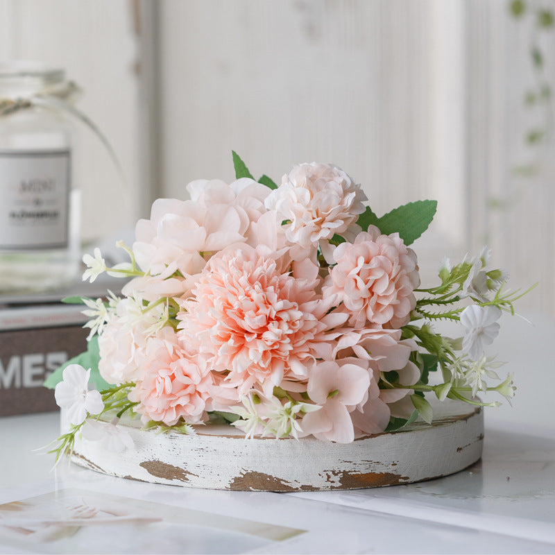 Lebensnahe Lavendel Blumenarrangement