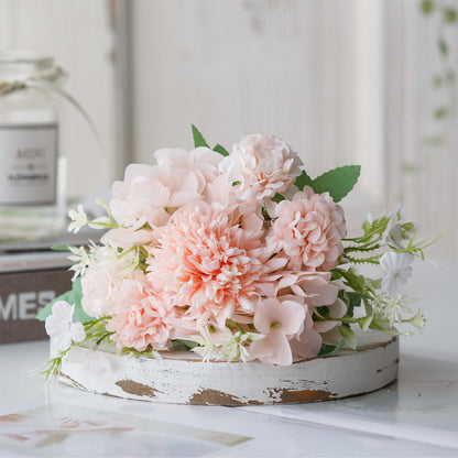 Lebensnahe Lavendel Blumenarrangement