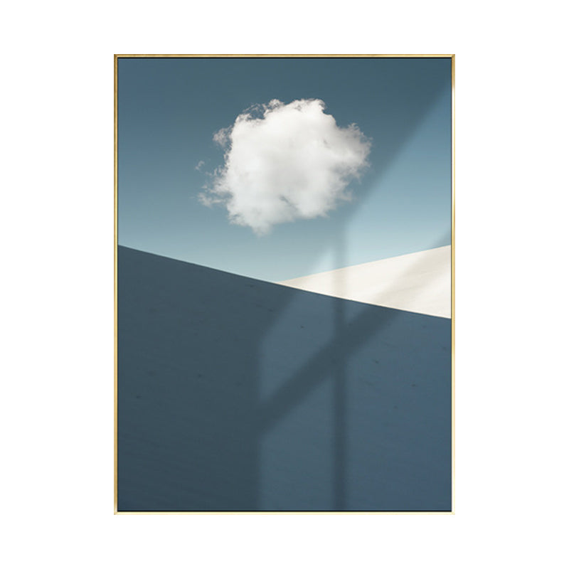 Brehn | Gemischte Medien Nordische Wandkunst-Druck mit Wolken- und Bergmuster in Blau-Weiß