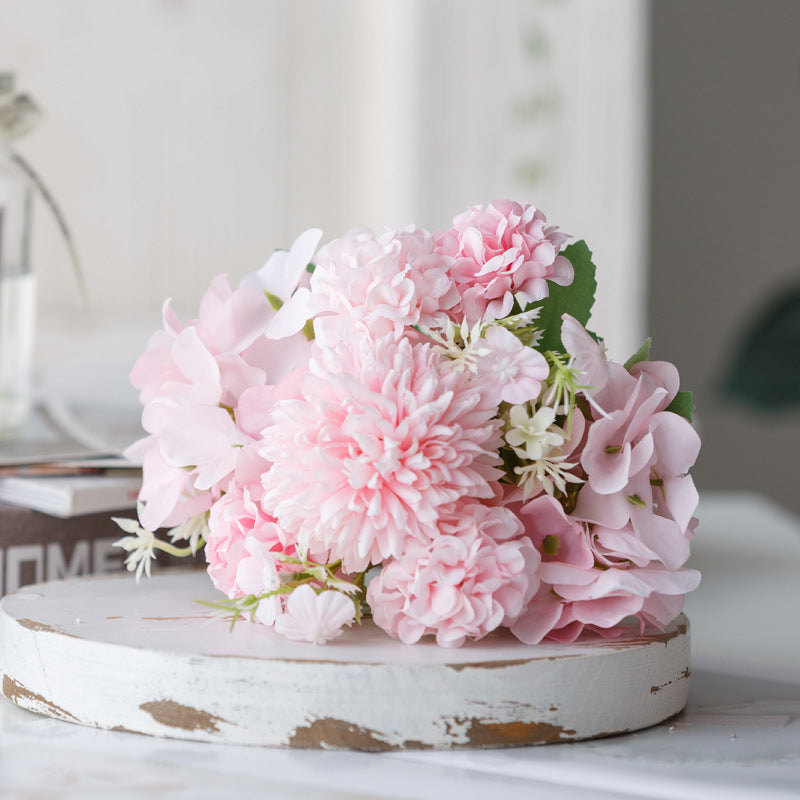 Lebensnahe Lavendel Blumenarrangement