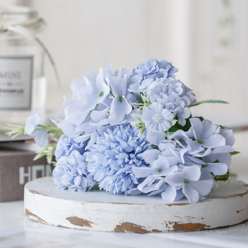 Lebensnahe Lavendel Blumenarrangement