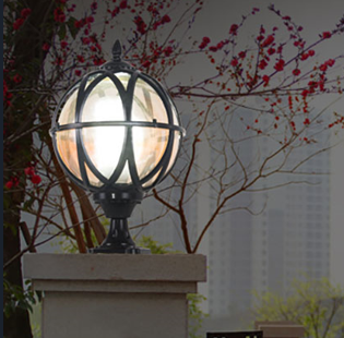 Traditionelle Kolonial-Globus-Glas-Aluminium 1-Licht-Außenleuchte für den Garten | Brehn