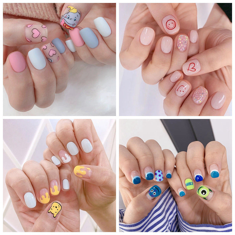 Künstliche Nagelkunst mit Smileys und Herzen Brehn
