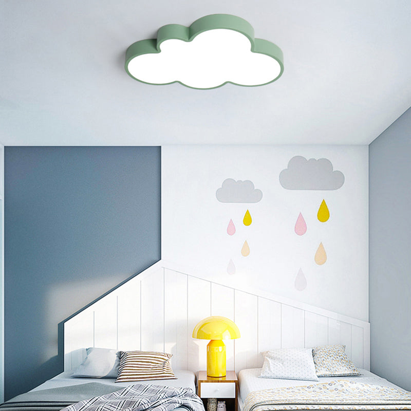 Kinderfreundliche Deckenleuchte im Wolken-Design