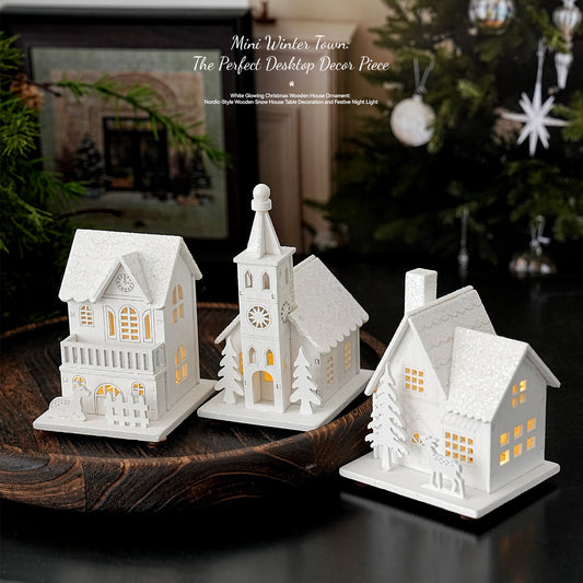 Beleuchtetes Holzhaus für die Weihnachtsdekoration