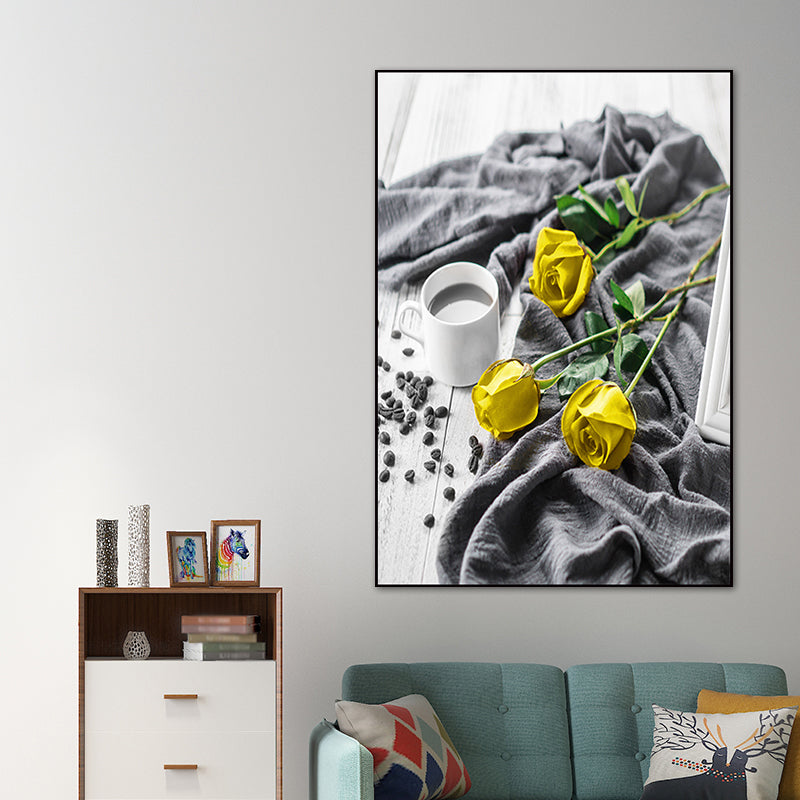Brehn | Gelbe Rose und Kaffee Leinwand Stillleben Moderne Texturierte Wandkunst für das Esszimmer