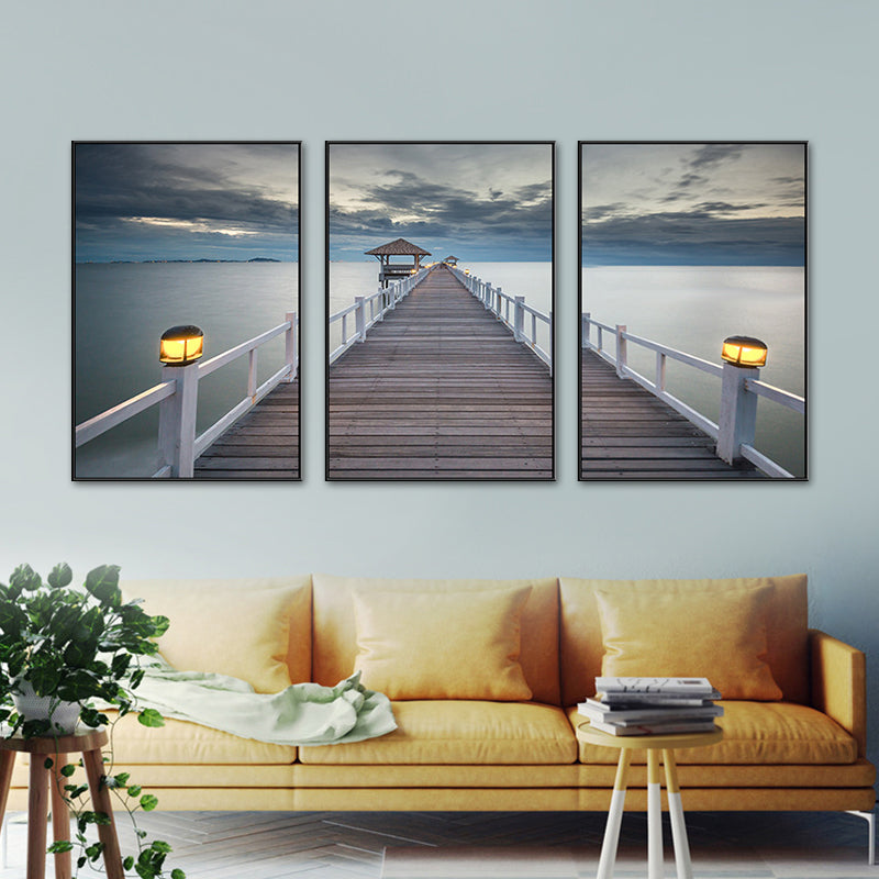 Brehn | Seaside Bridge Scene Art Print Moderne Canvas Multi-Piece Schilderij in Zachte Kleur, Set van Drie